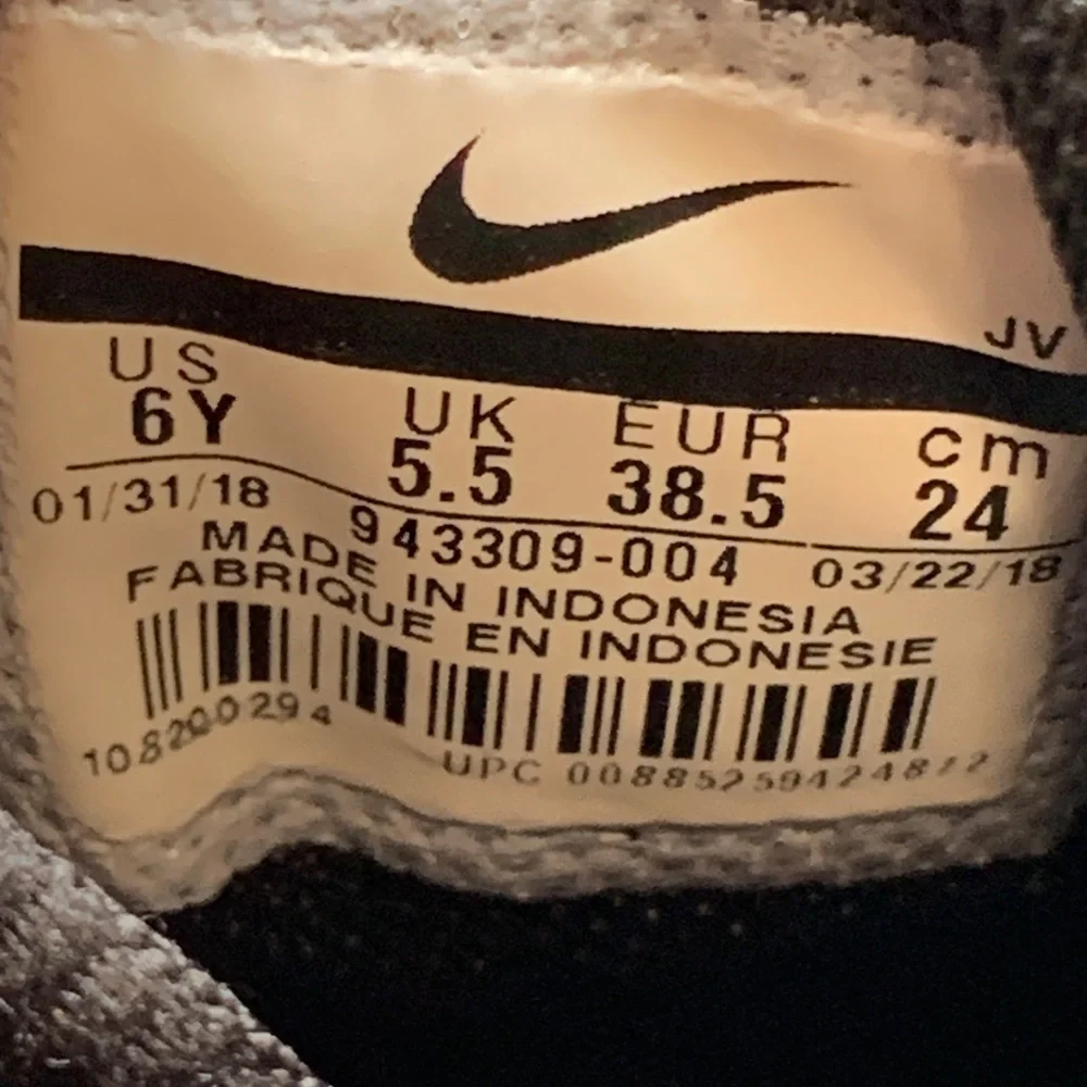 Nike Revolution 4 Black Running Shoes 943309-004 Youth 6Y Women's Sz 7.5‎